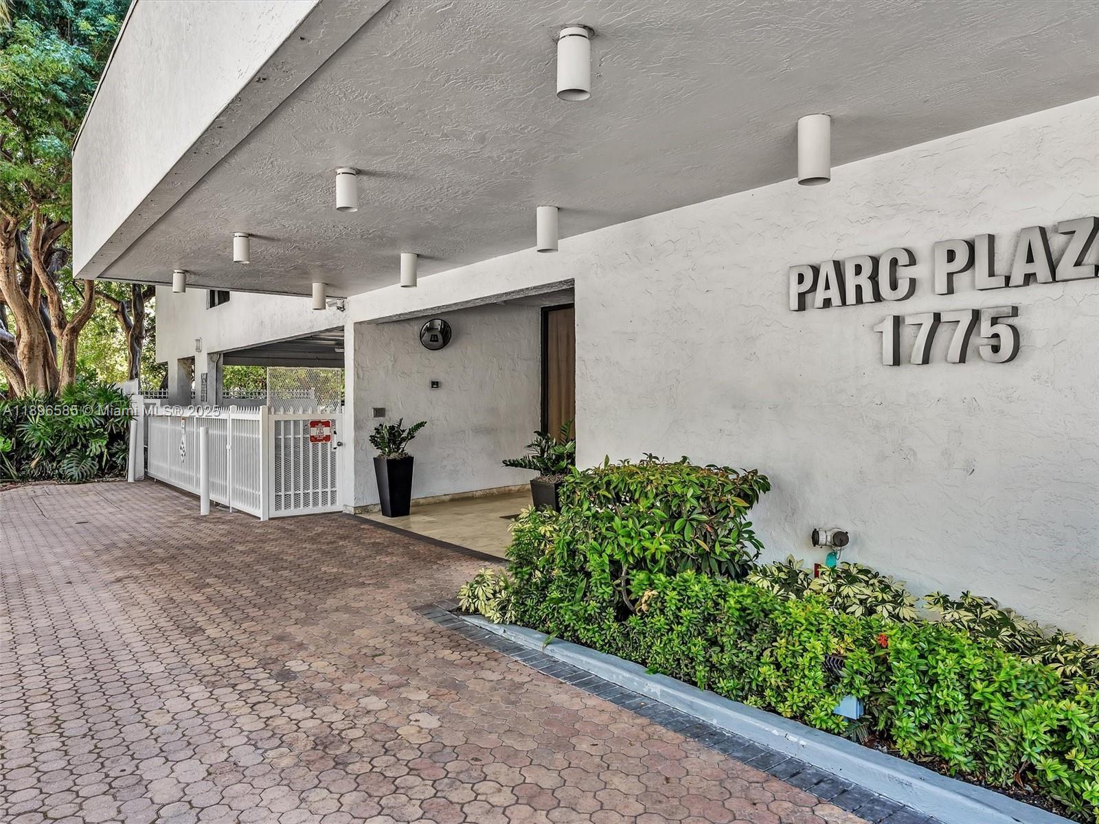 1775 Washington Ave # 8B, Miami Beach FL 33139 photo 2