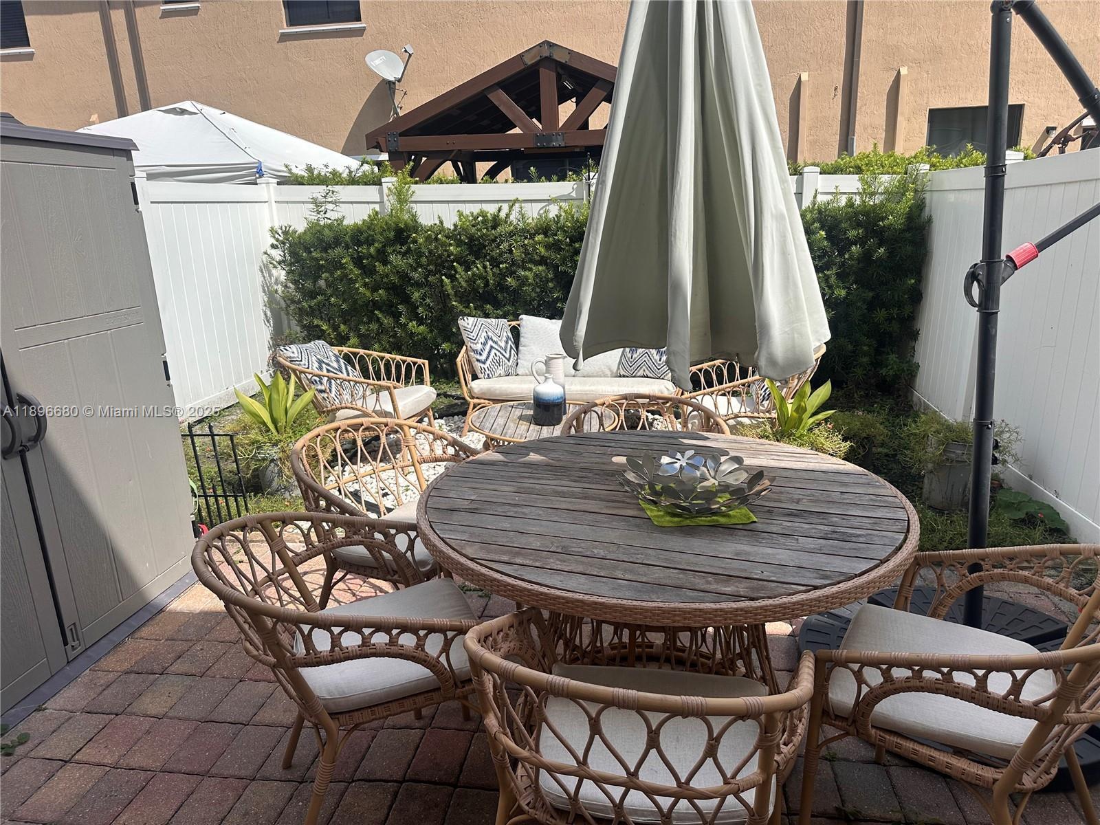 8867 W 35th Way, Hialeah FL 33018 photo 3