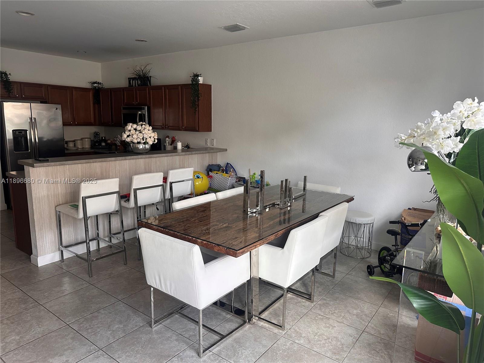 8867 W 35th Way, Hialeah FL 33018 photo 4