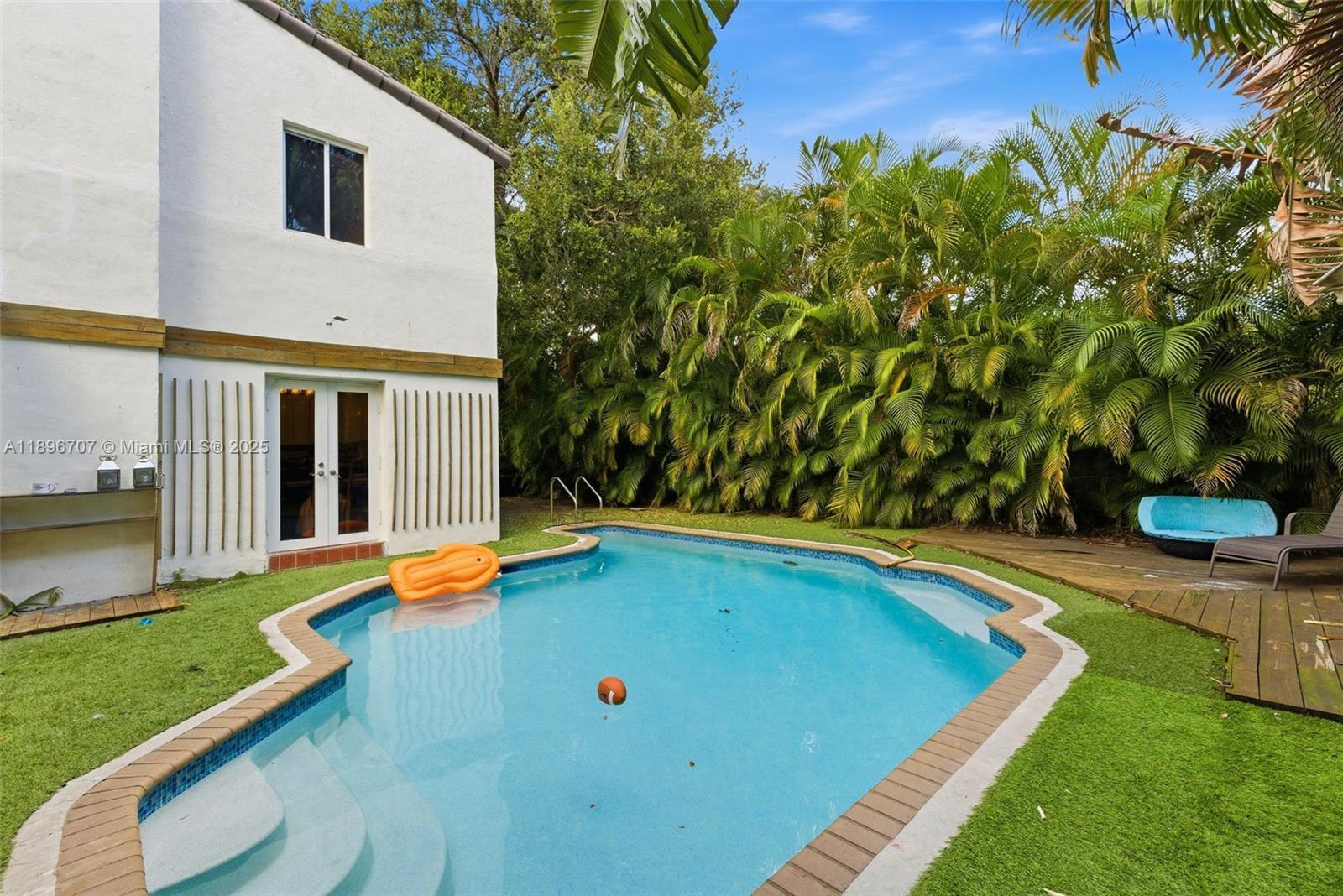 401 SW 28th Rd, Miami FL 33129 photo 2