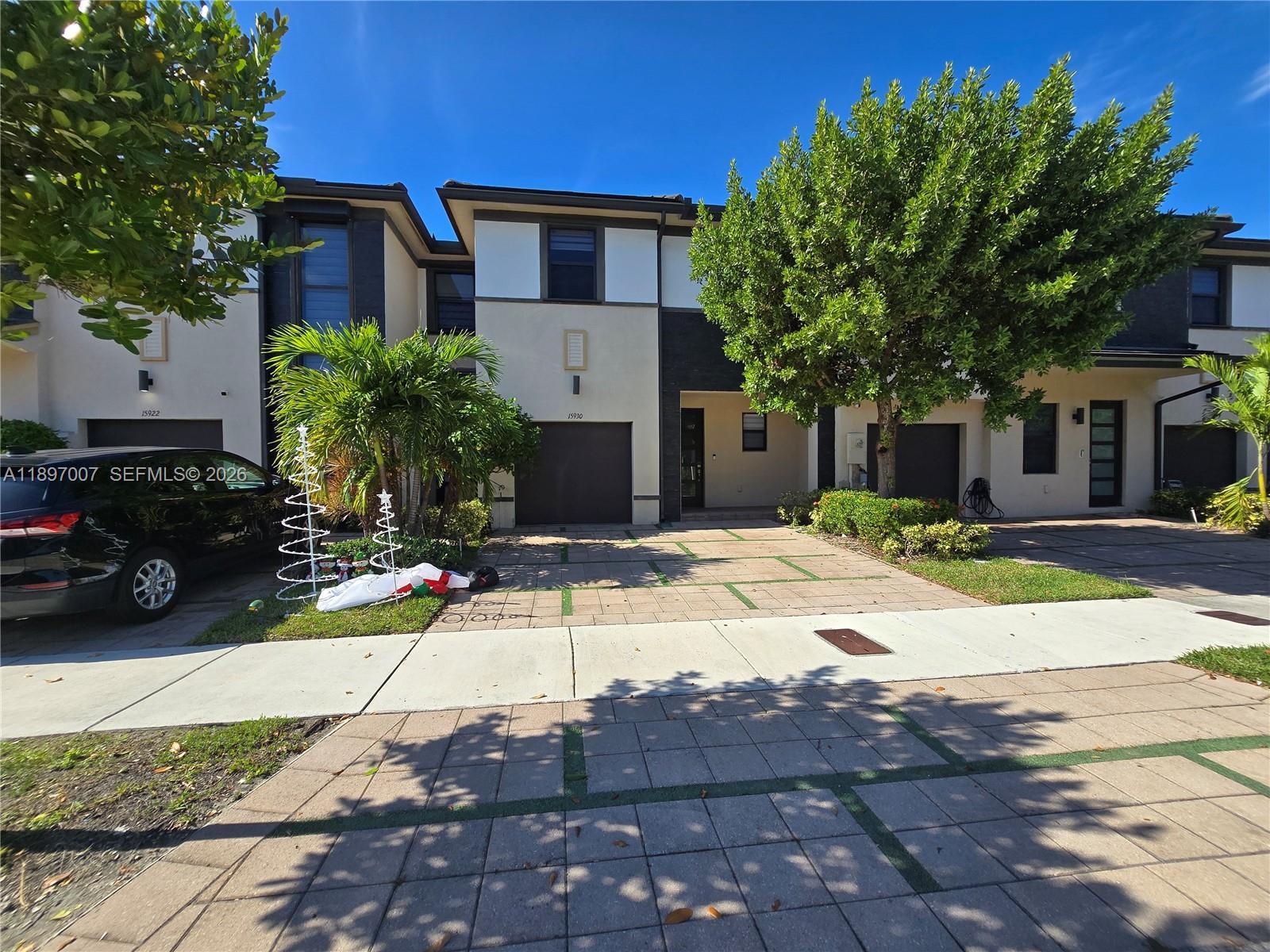 15930 NW 91st Ct, Miami Lakes FL 33018 photo 3