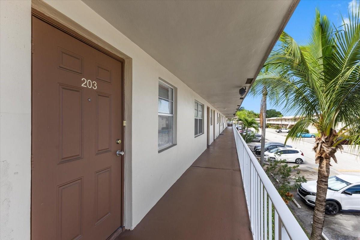 7200 NW 5th Place # 203, Margate FL 33063 photo 2