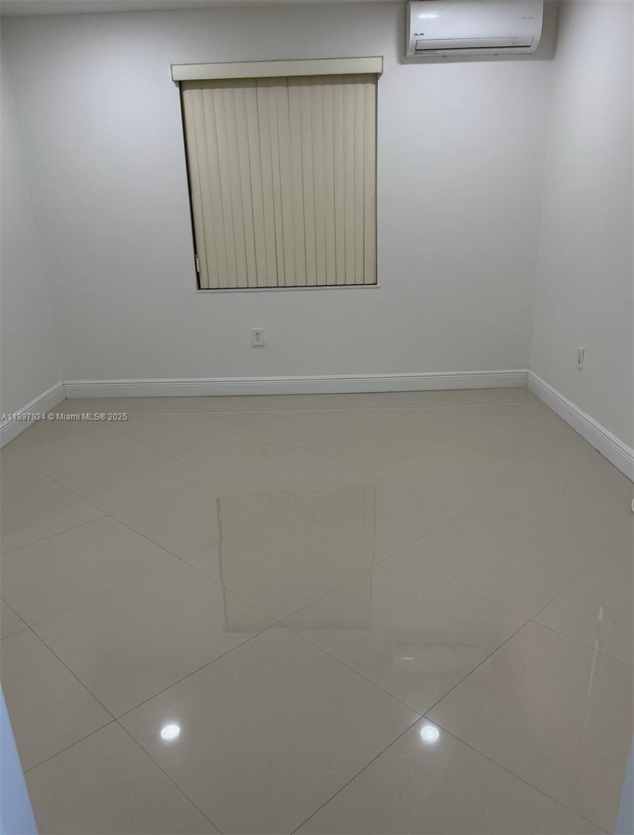 XX E X # 0, Hialeah FL 33013