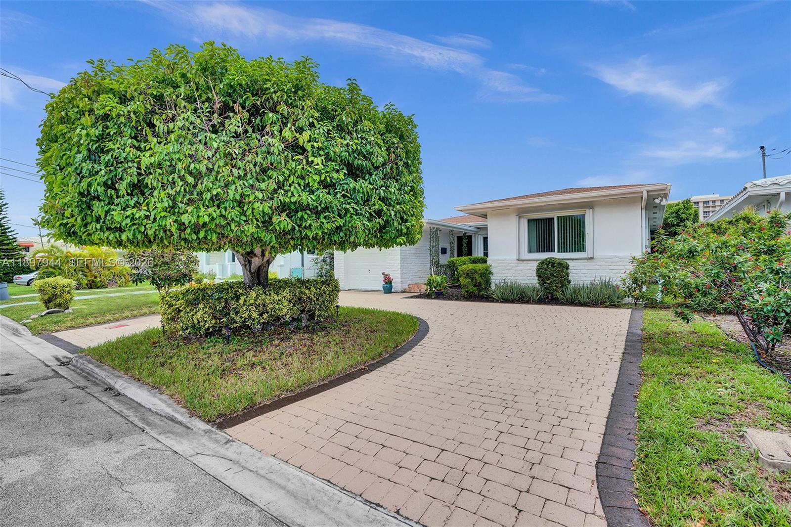 8851 Byron Ave, Surfside FL 33154 photo 4