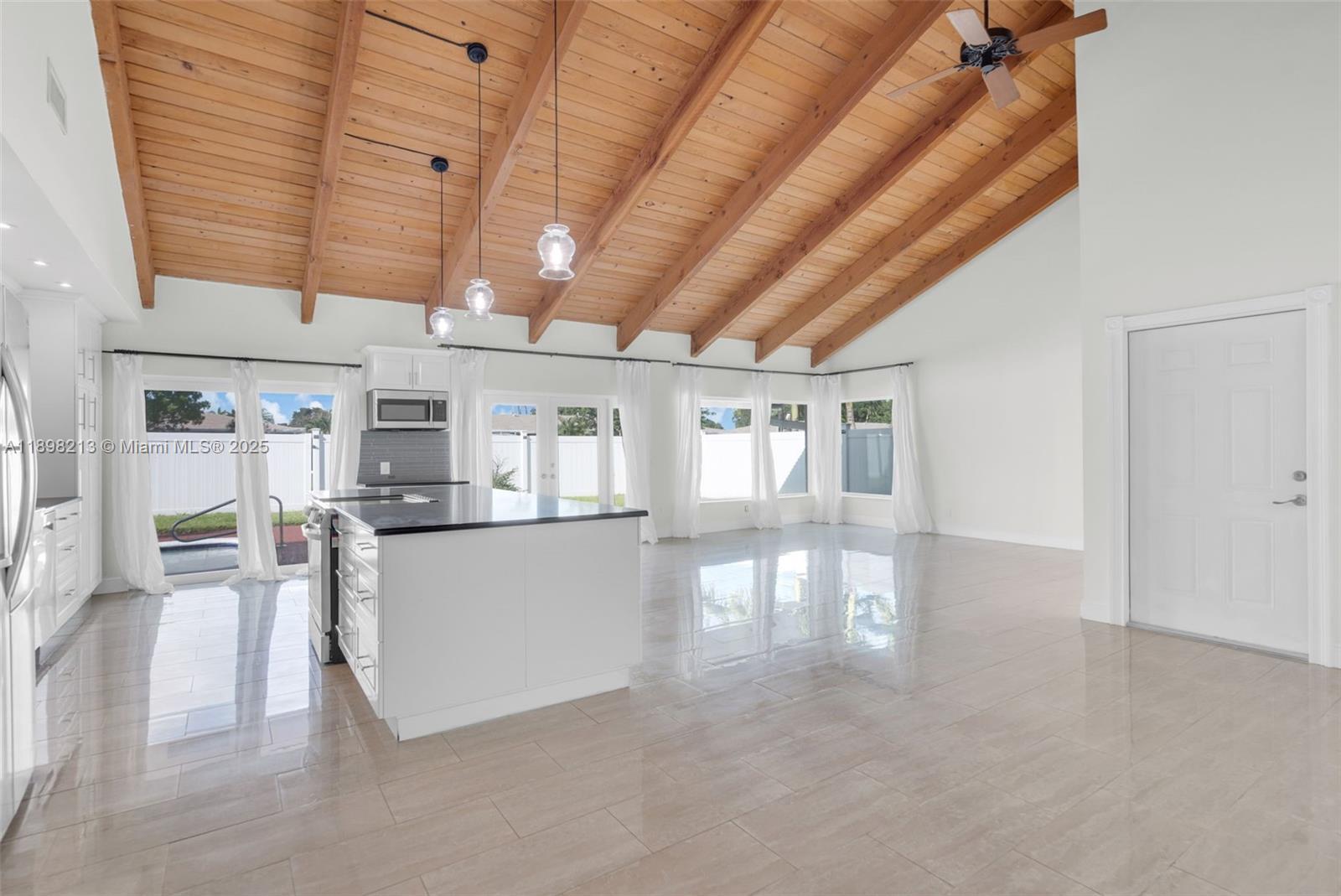 21043 N Escondido Way N, Boca Raton FL 33433 photo 3