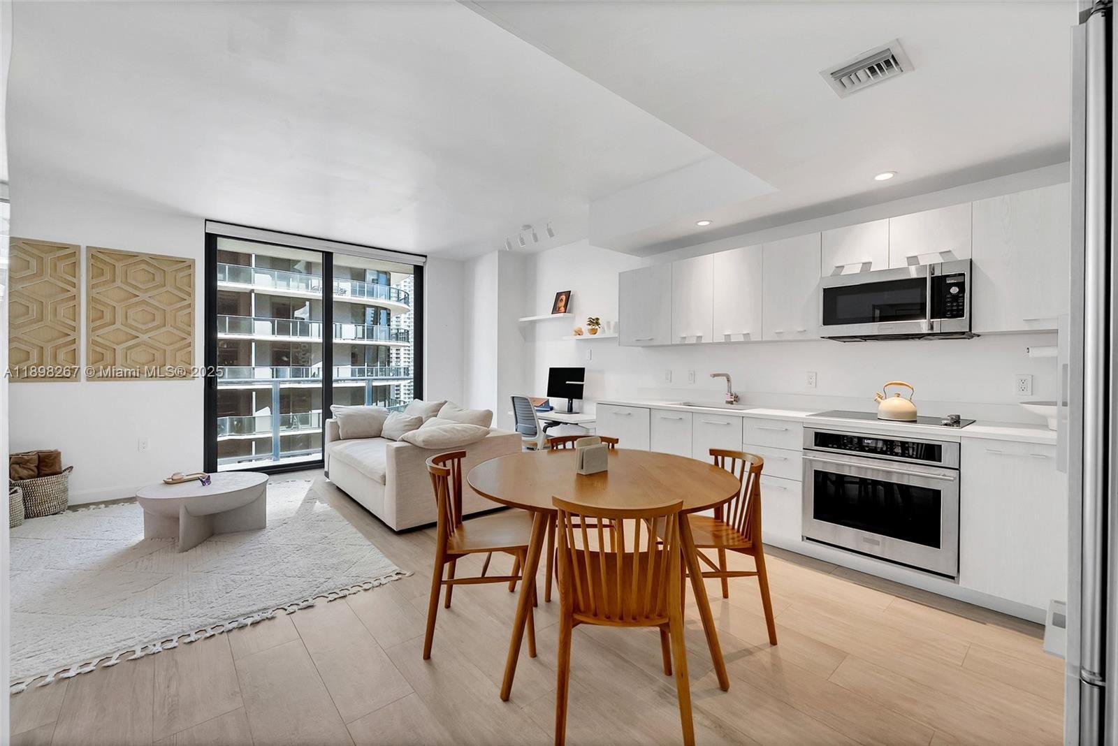 55 SW 9th St # 1802, Miami FL 33130 photo 4