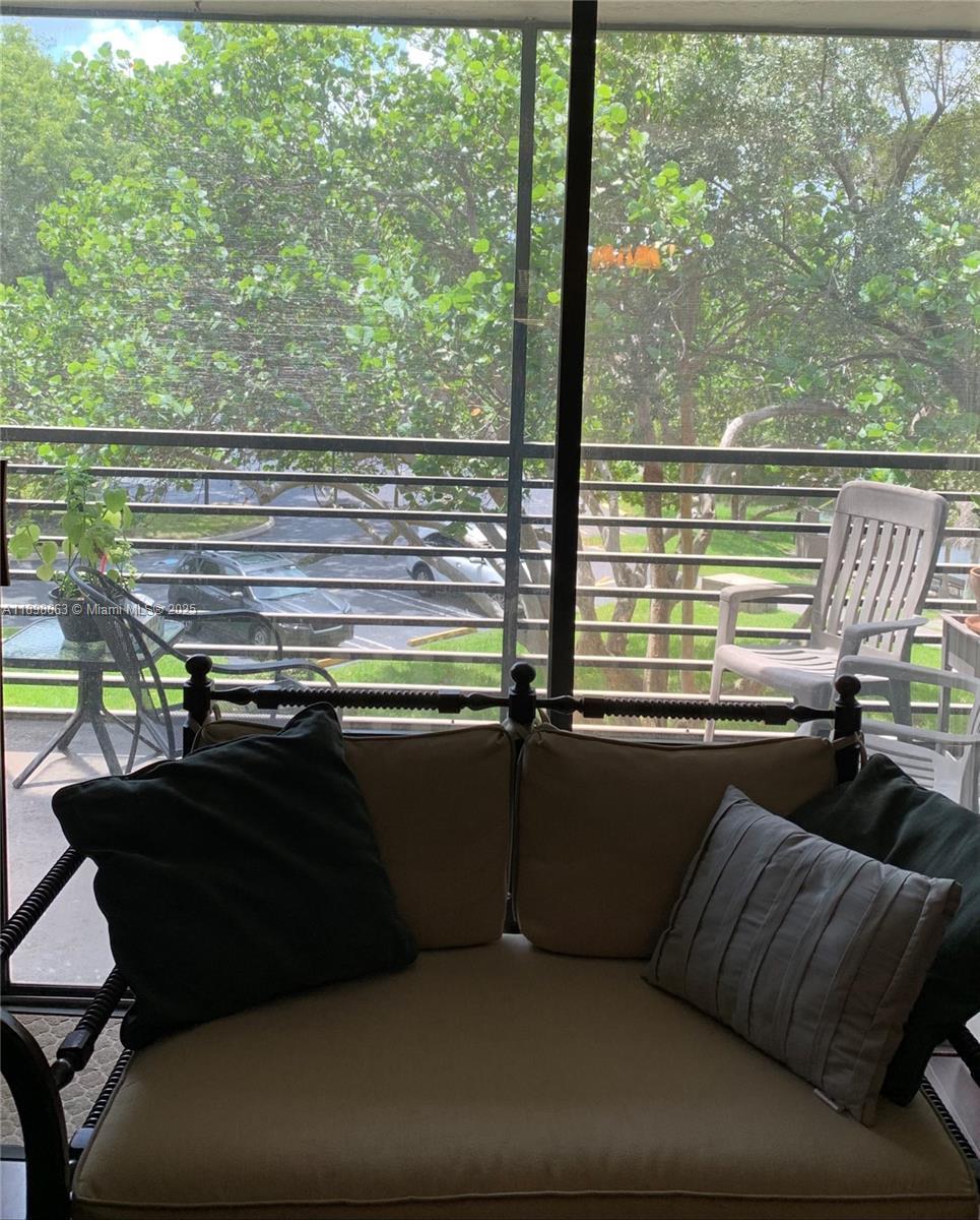 900 Colony Point Cir # 305, Pembroke Pines FL 33026 photo 2