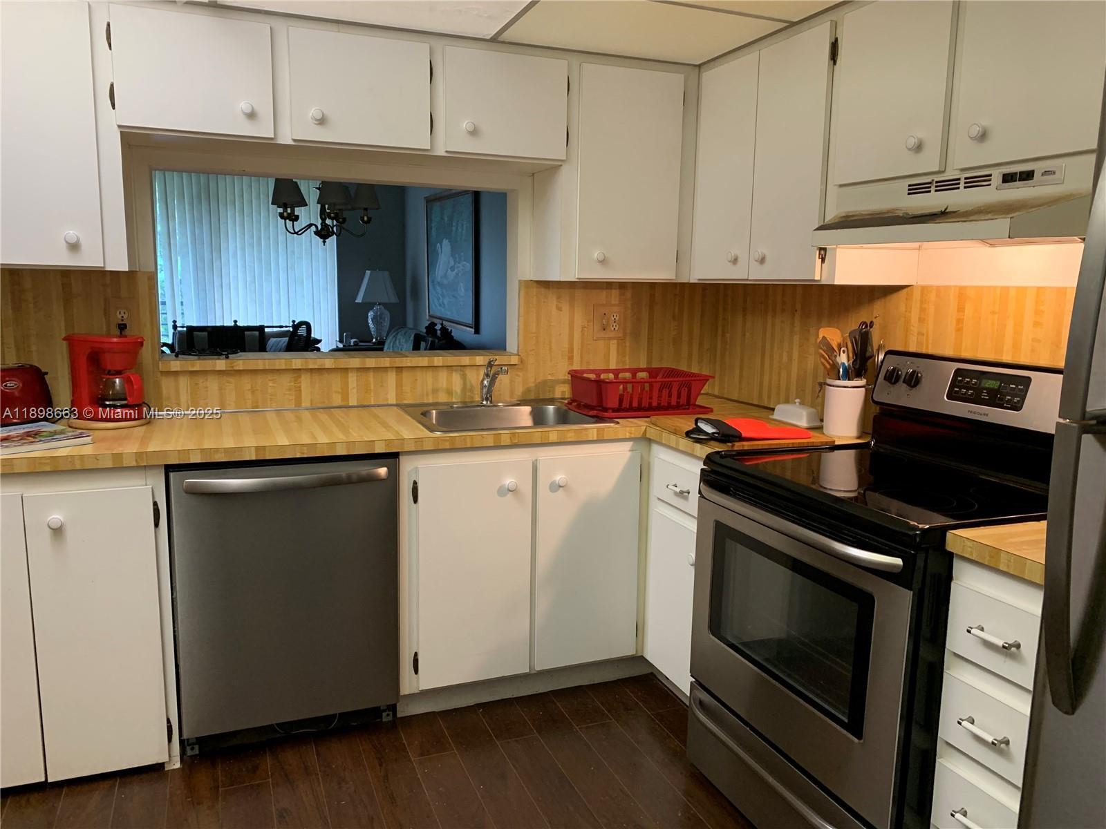 900 Colony Point Cir # 305, Pembroke Pines FL 33026 photo 3