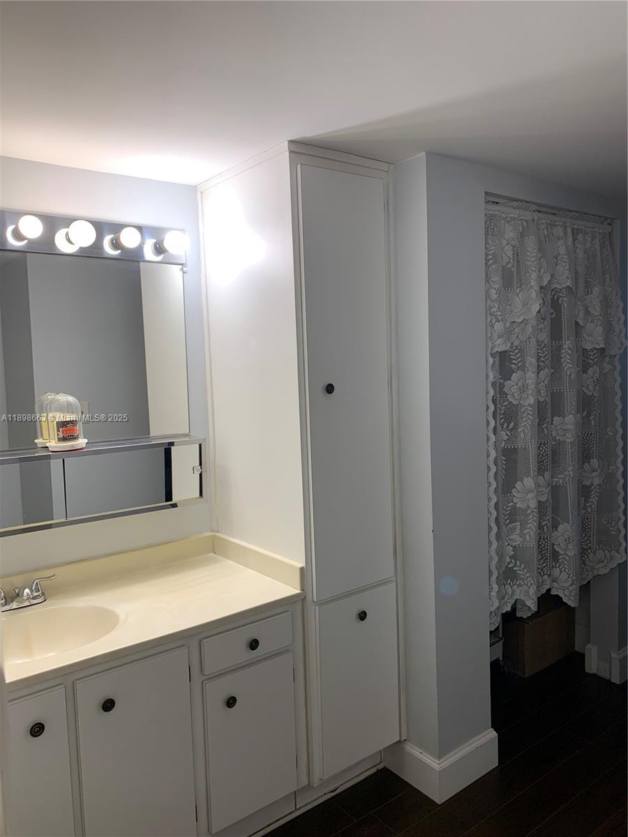 900 Colony Point Cir # 305, Pembroke Pines FL 33026 photo 4