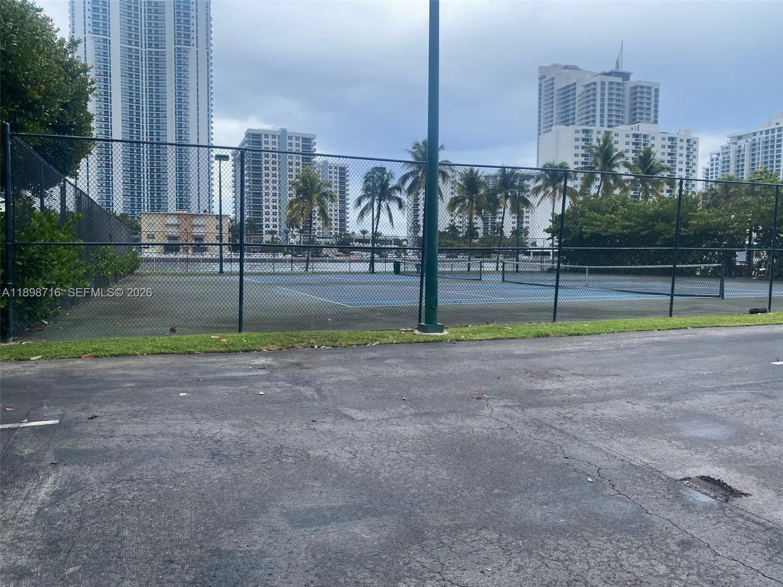 1000 Parkview Dr # 427, Hallandale Beach FL 33009 photo 2