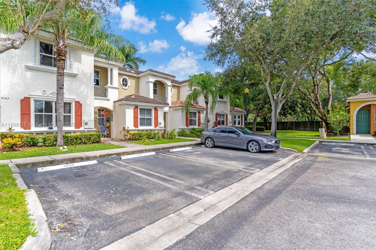 4289 NE 10th Ct, Homestead FL 33033 photo 2