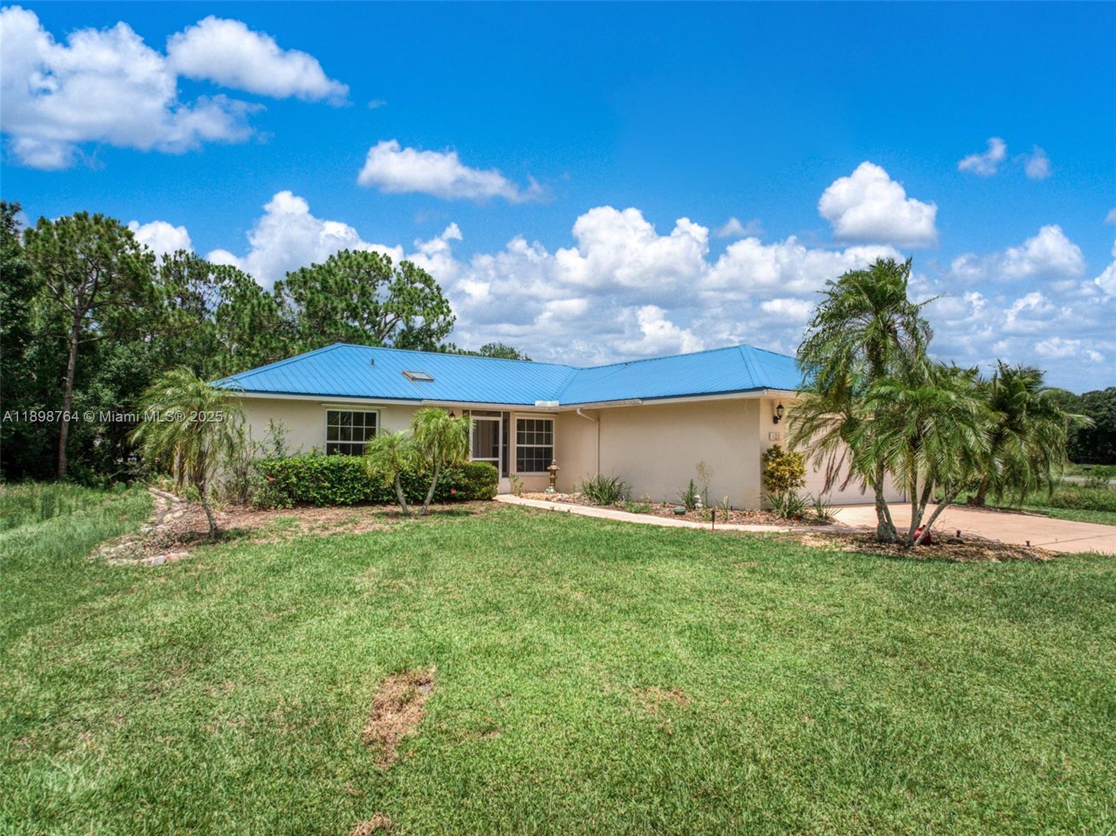 127 Blue Moon, Lake Placid FL 33852 photo 2