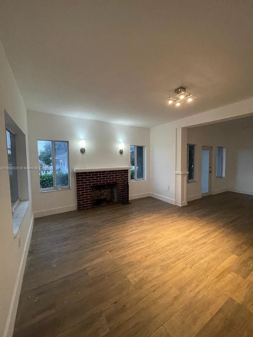 125 SW 32nd Ct Rd, Miami FL 33135 photo 3