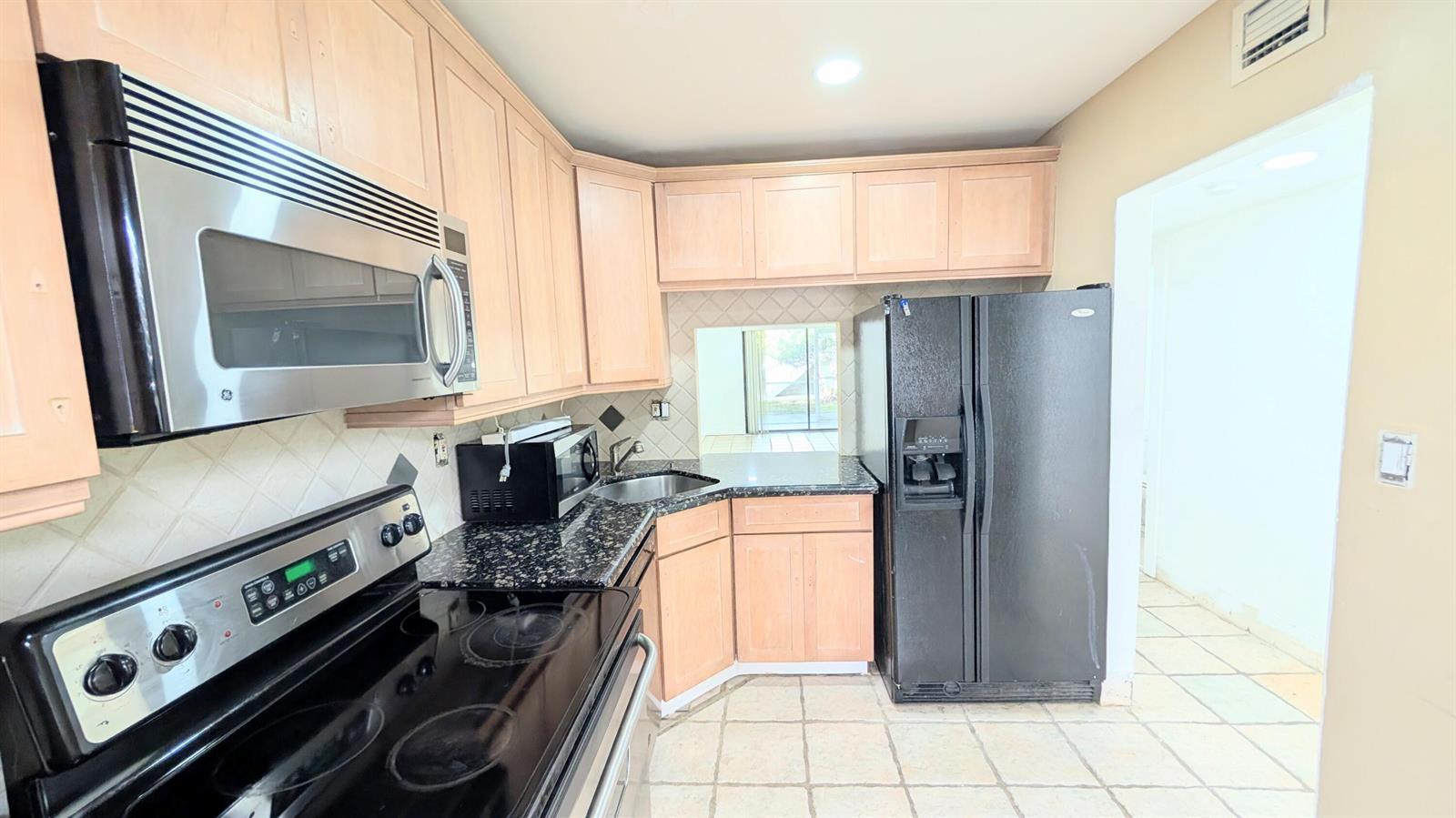 860 SE 6th Avenue # 205, Deerfield Beach FL 33441 photo 3