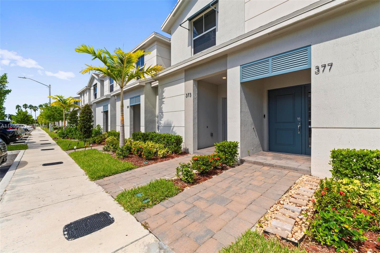377 NE 1st Dr, Florida City FL 33034 photo 2