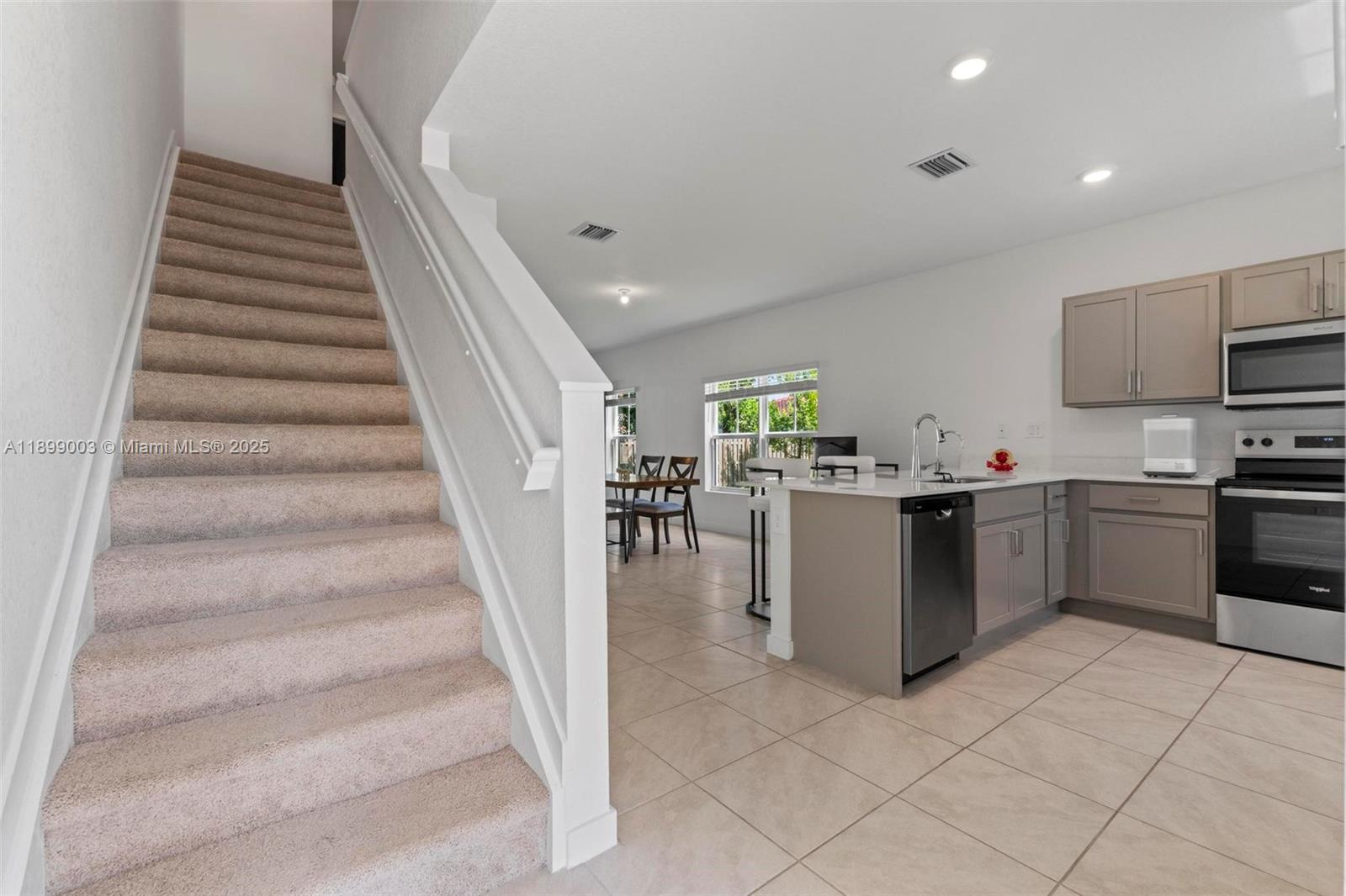 377 NE 1st Dr, Florida City FL 33034 photo 4