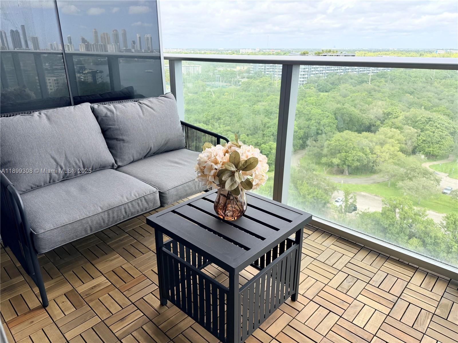 16385 Biscayne Blvd # 1505, North Miami Beach FL 33160 photo 3
