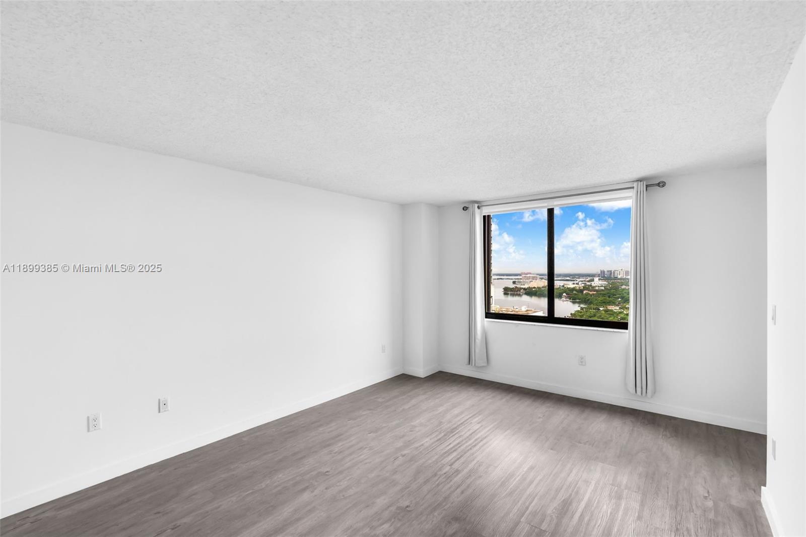 2333 Brickell Ave, Miami FL 33129 photo 5