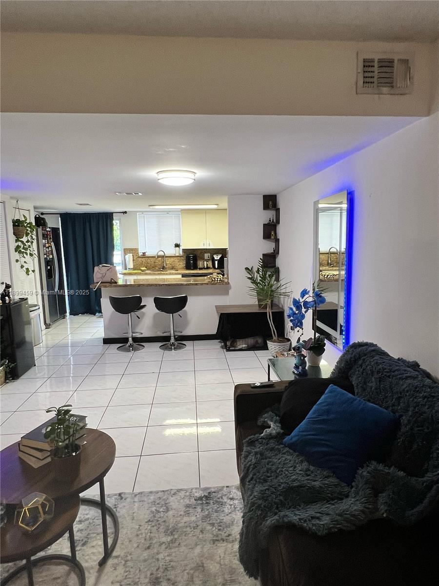 431 NW 82nd Ave # 909, Miami FL 33126 photo 2