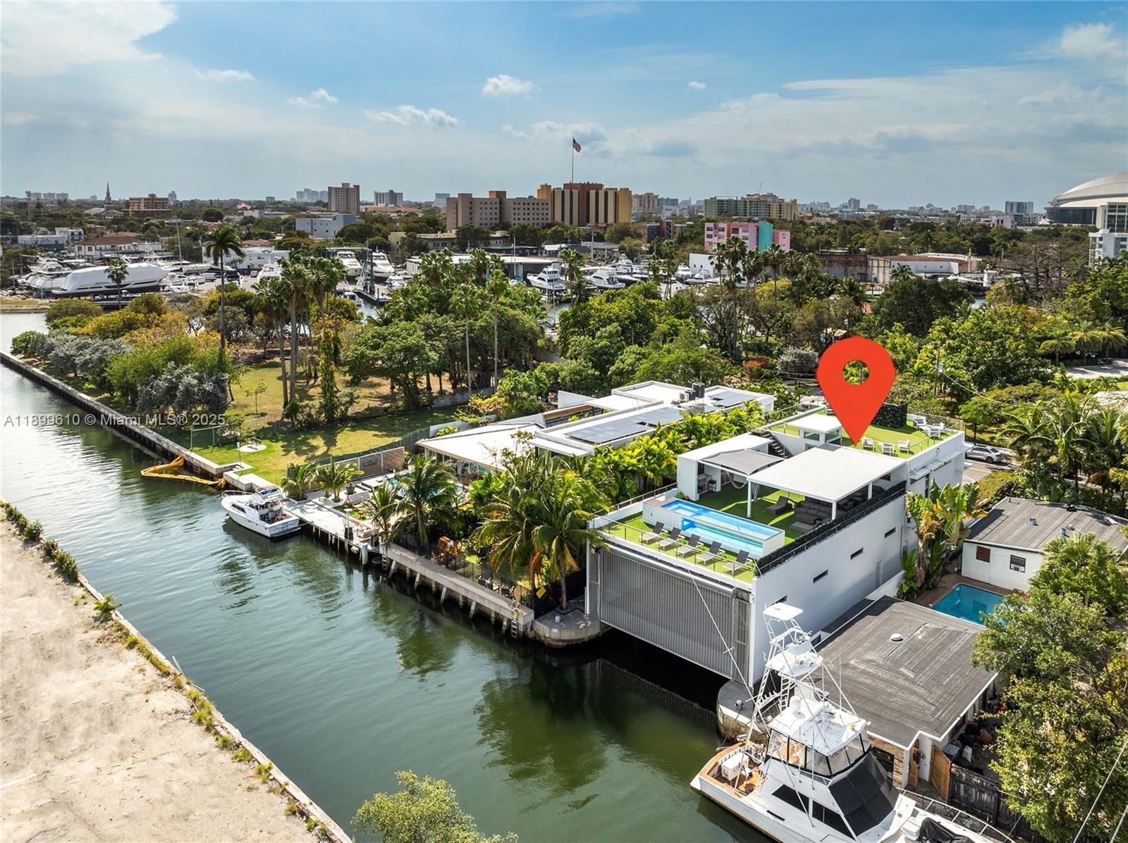 641 NW 7th St Rd, Miami FL 33136 photo 2