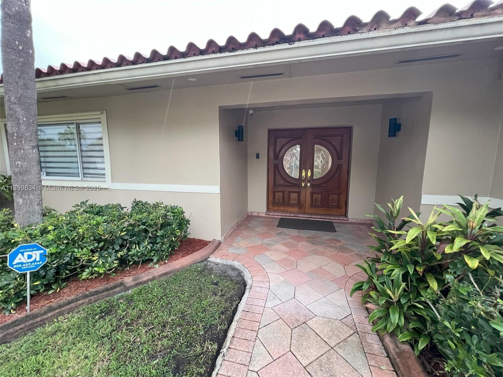 15121 Garvock Pl, Miami Lakes FL 33016 photo 2