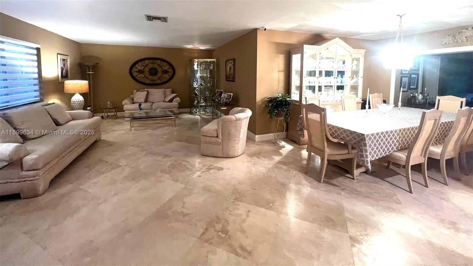 15121 Garvock Pl, Miami Lakes FL 33016 photo 4