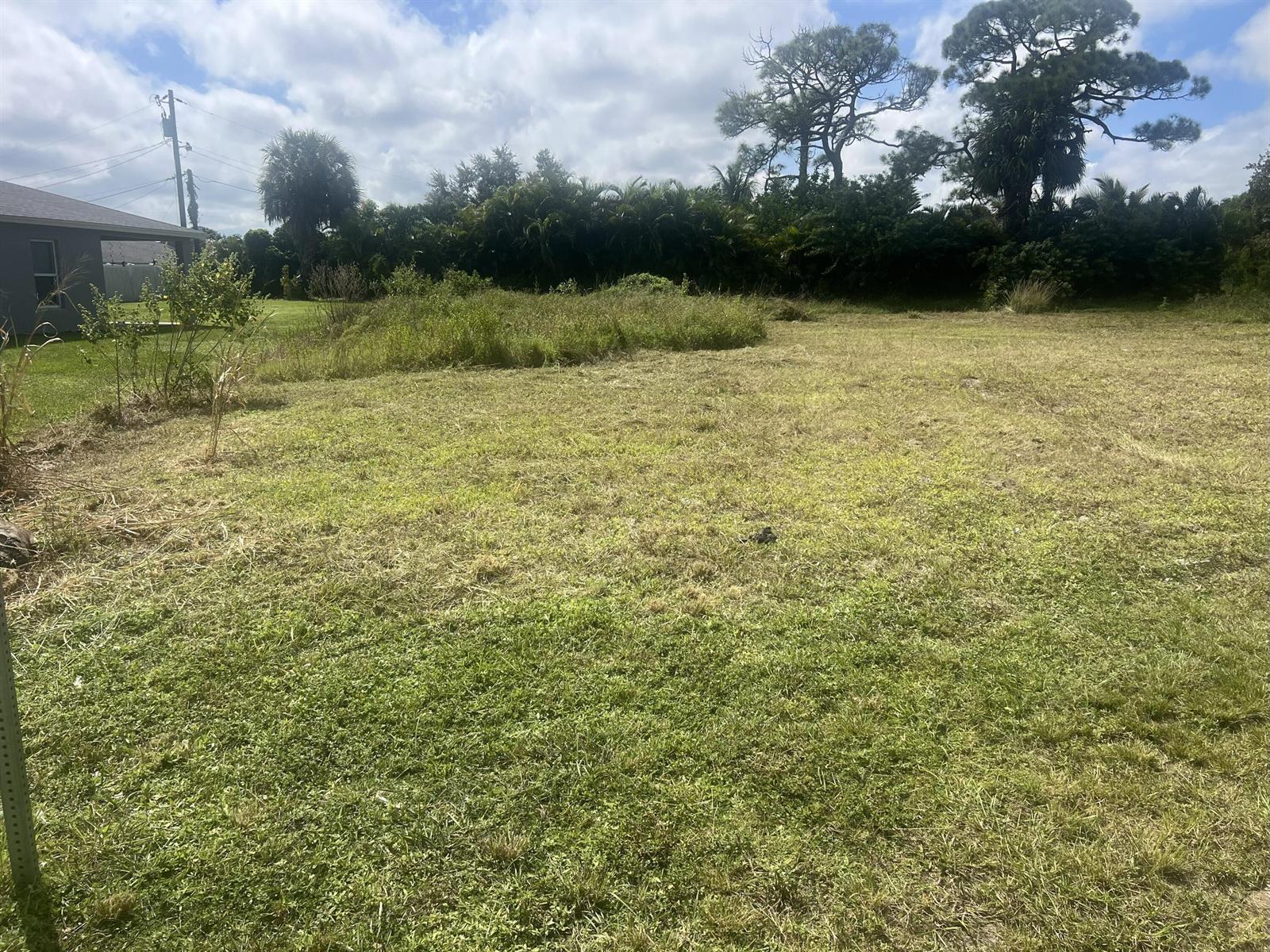 198 NE St James Drive, Port St. Lucie FL 34983