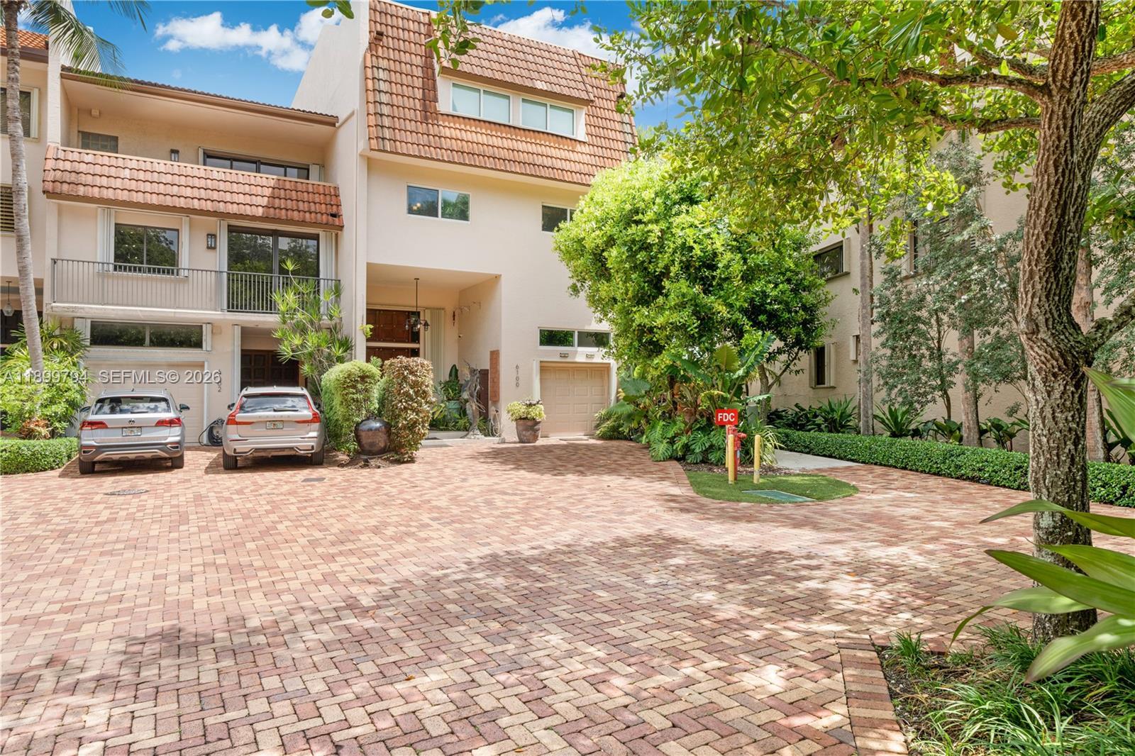 6100 Paradise Point Dr, Palmetto Bay FL 33157
