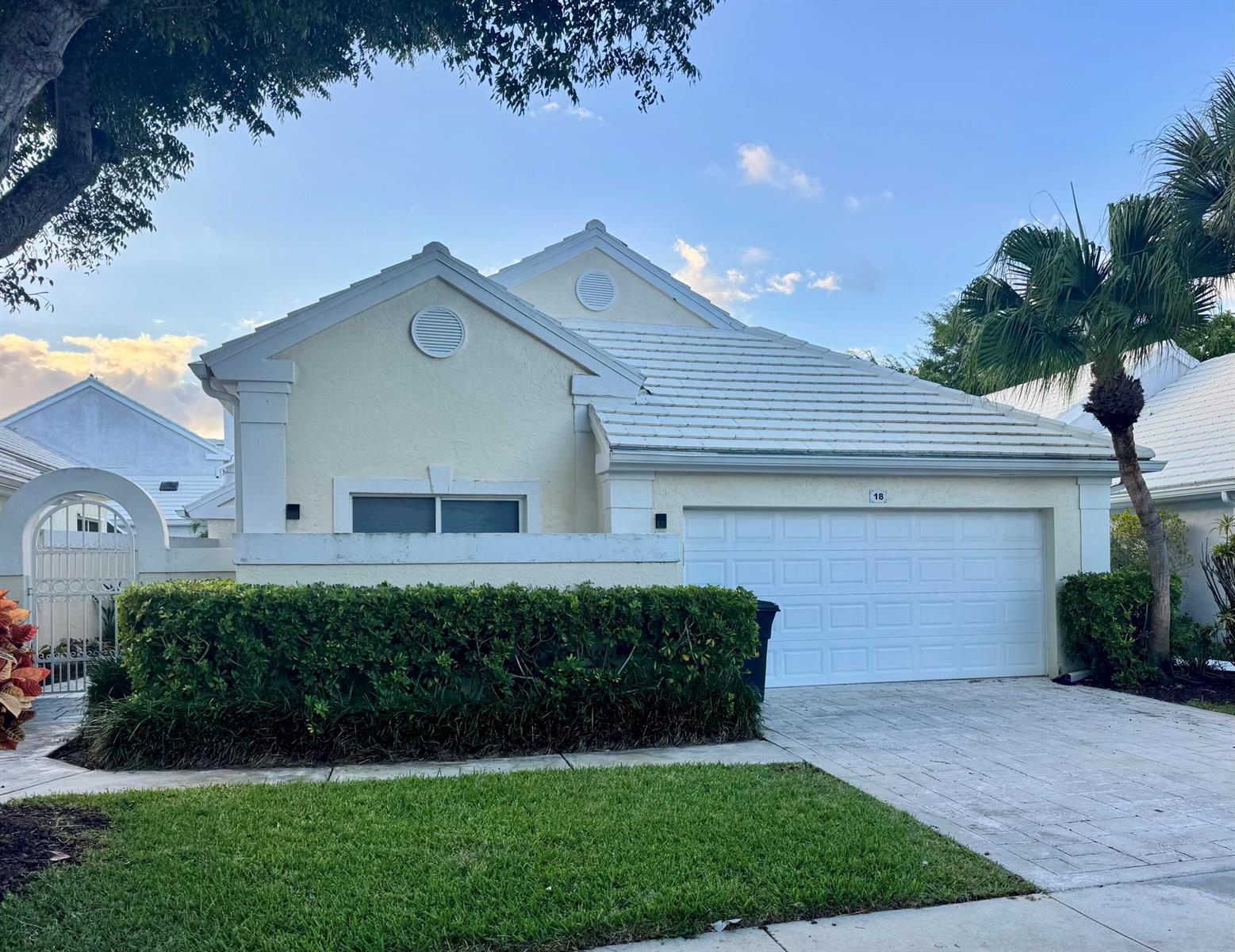 18 Selby Lane, Palm Beach Gardens FL 33418