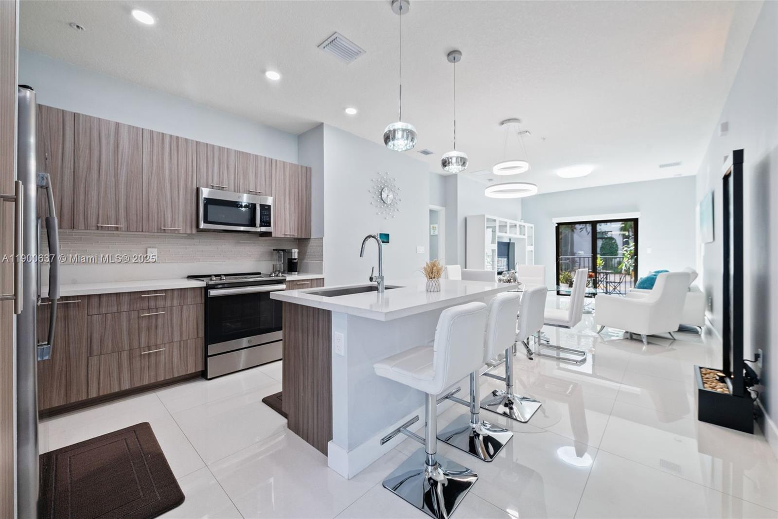 8363 NW 41st St # 103, Doral FL 33166 photo 3