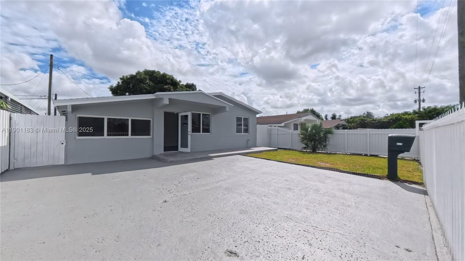1575 W 6th Ave, Hialeah FL 33010 photo 2