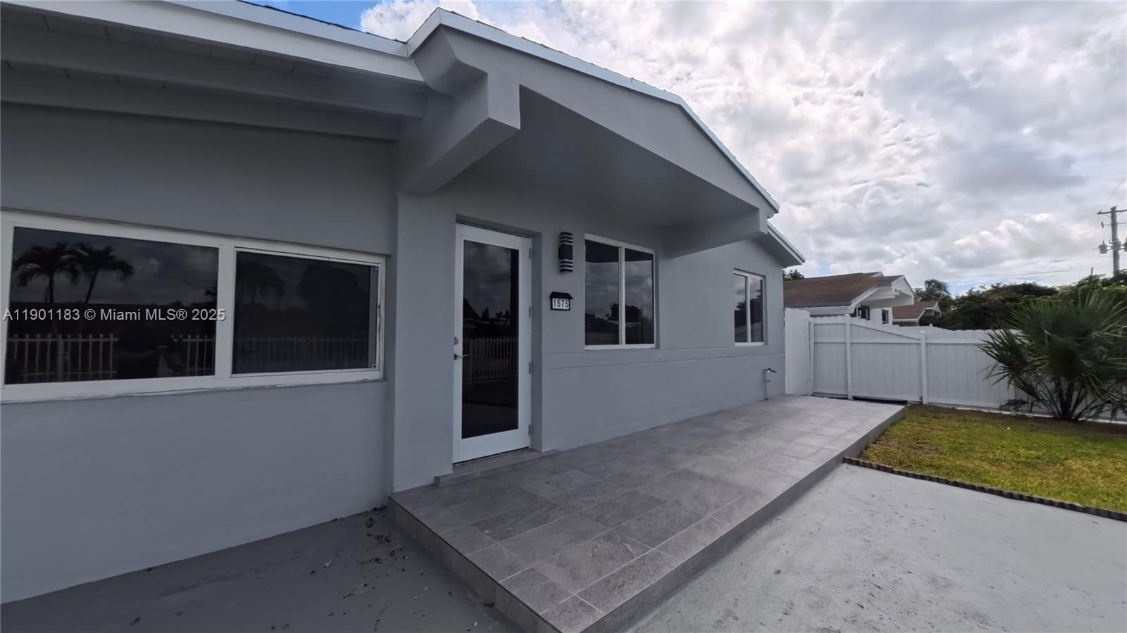 1575 W 6th Ave, Hialeah FL 33010 photo 3