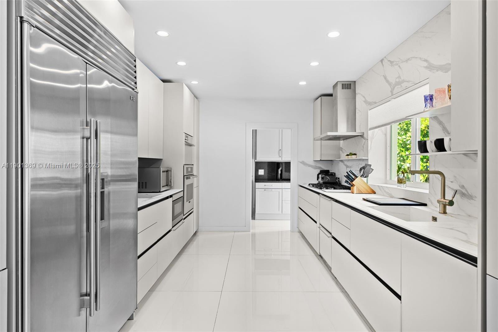 5055 N Bay Rd, Miami Beach FL 33140 photo 2