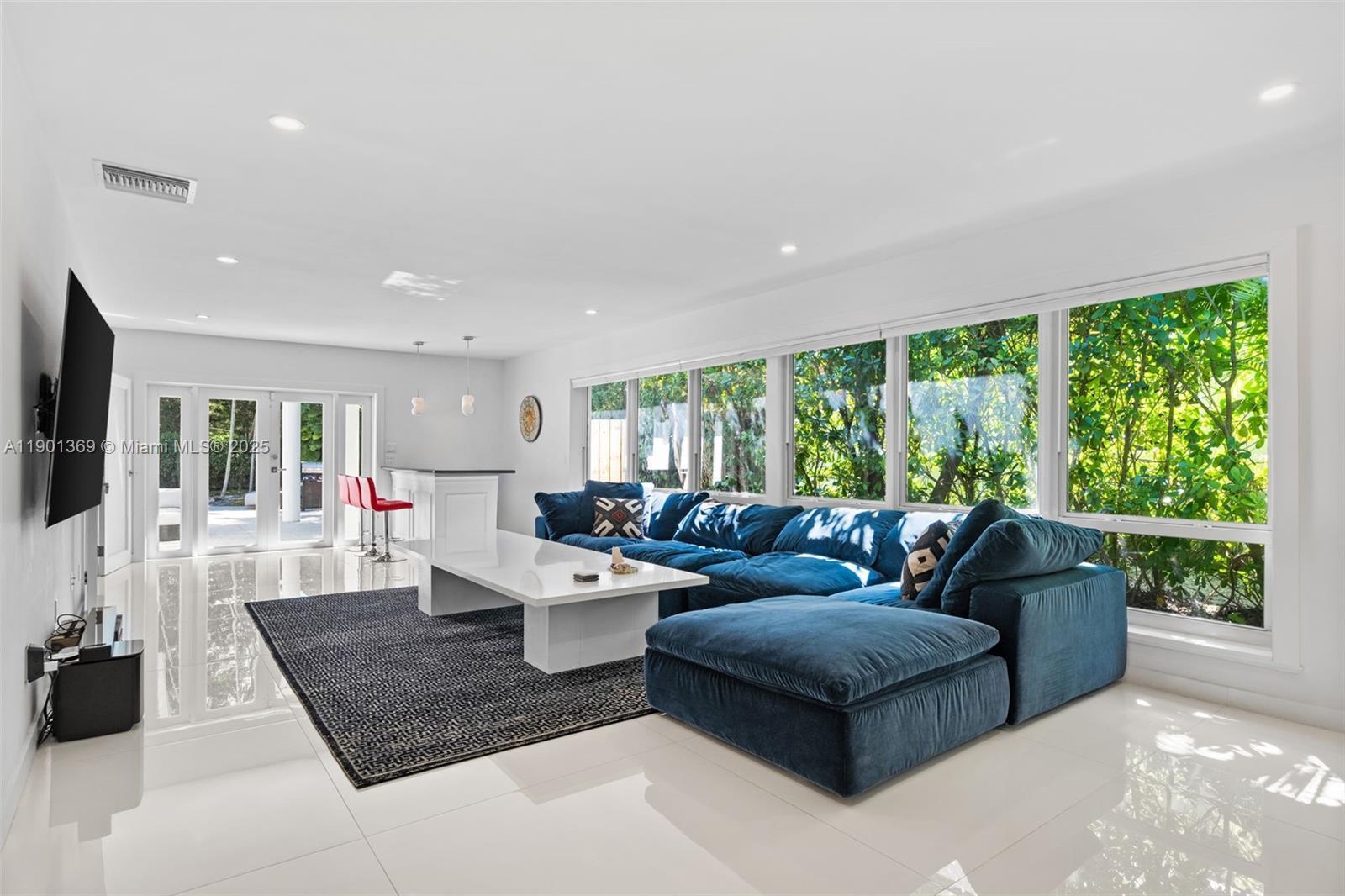 5055 N Bay Rd, Miami Beach FL 33140 photo 4