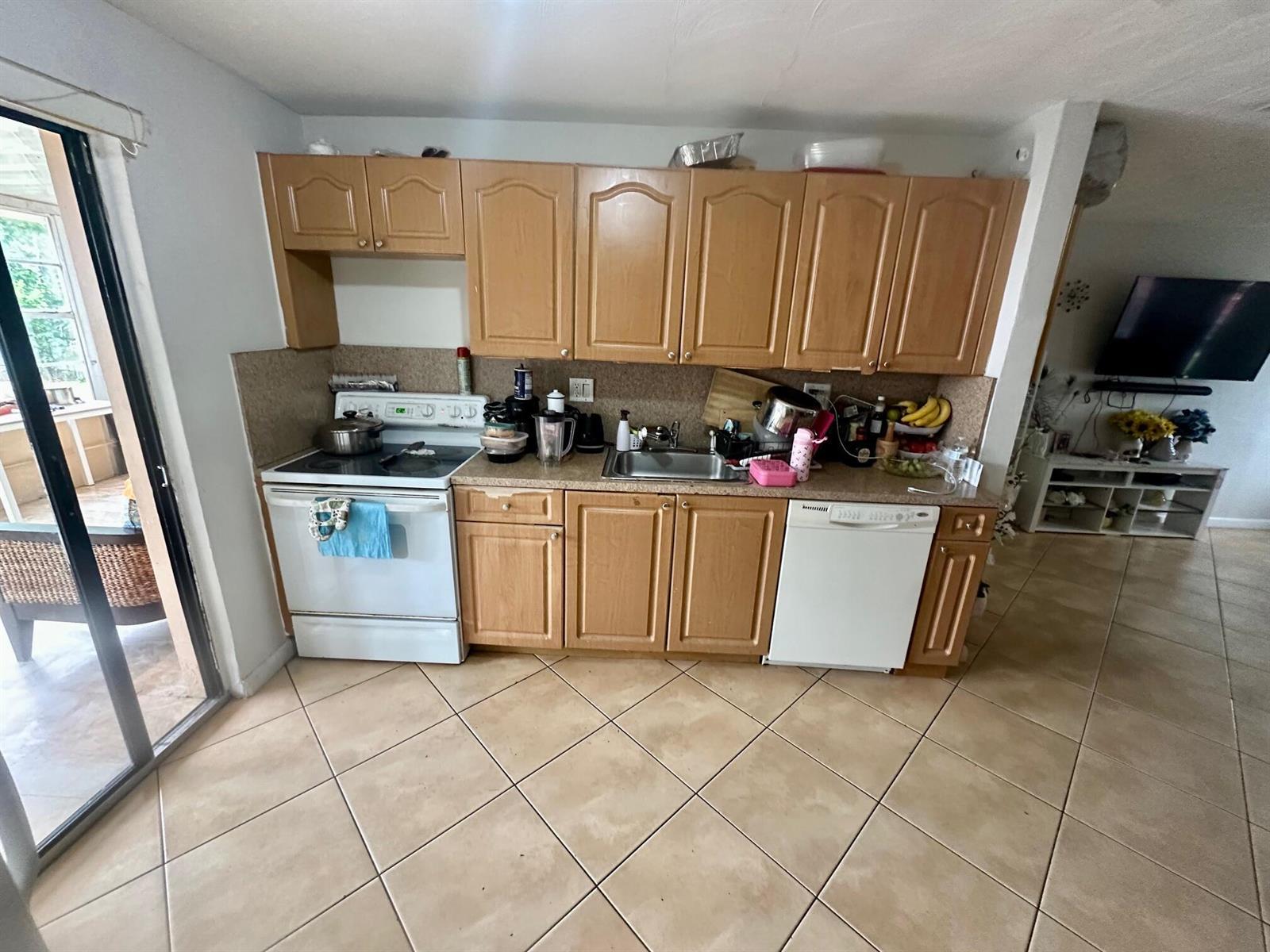 2930 NE 10 Terrace, Pompano Beach FL 33064 photo 2