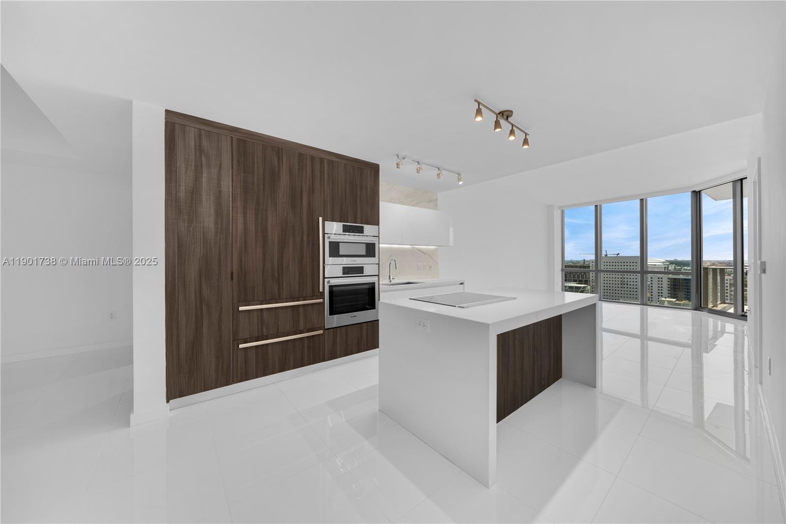 851 NE 1st AVE # 2106, Miami FL 33132 photo 2
