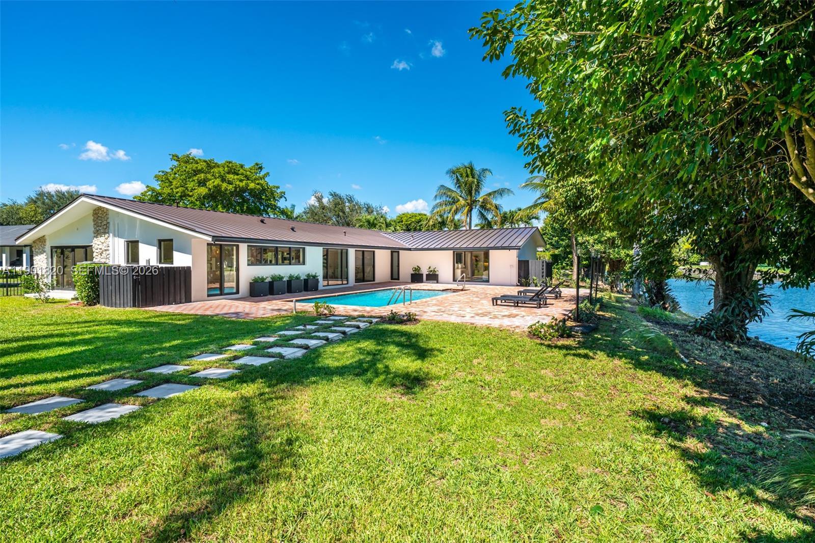 10945 SW 75th Ct, Pinecrest FL 33156