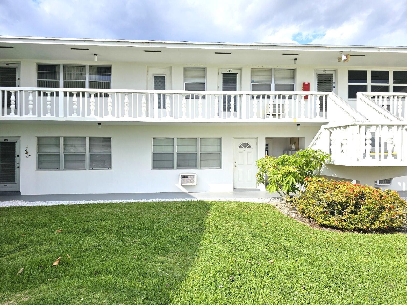 102 Easthampton E, West Palm Beach FL 33417