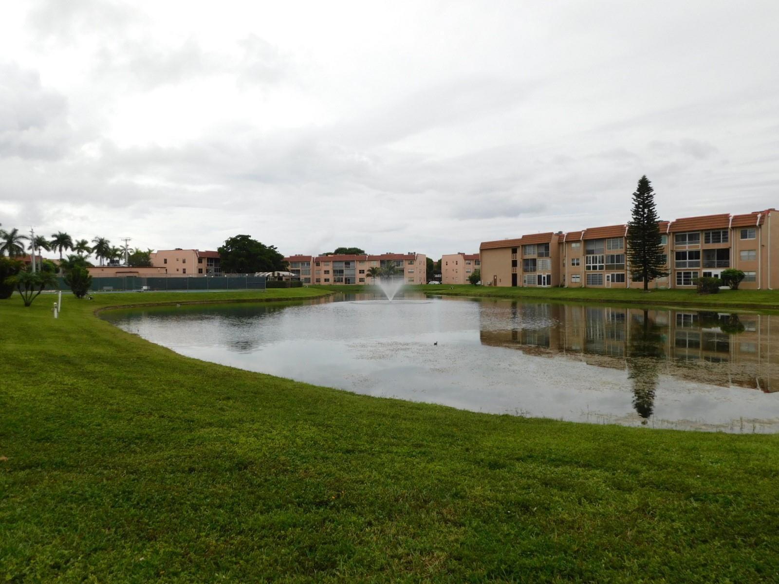 9580 Sunrise Lakes Boulevard # 202, Sunrise FL 33322 photo 2