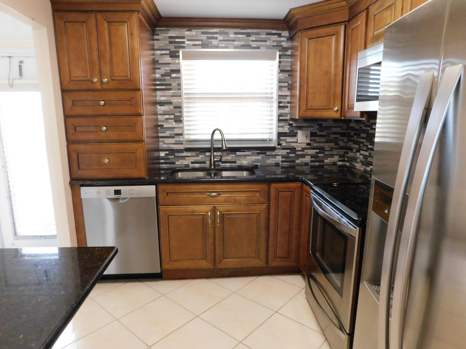 9580 Sunrise Lakes Boulevard # 202, Sunrise FL 33322 photo 4