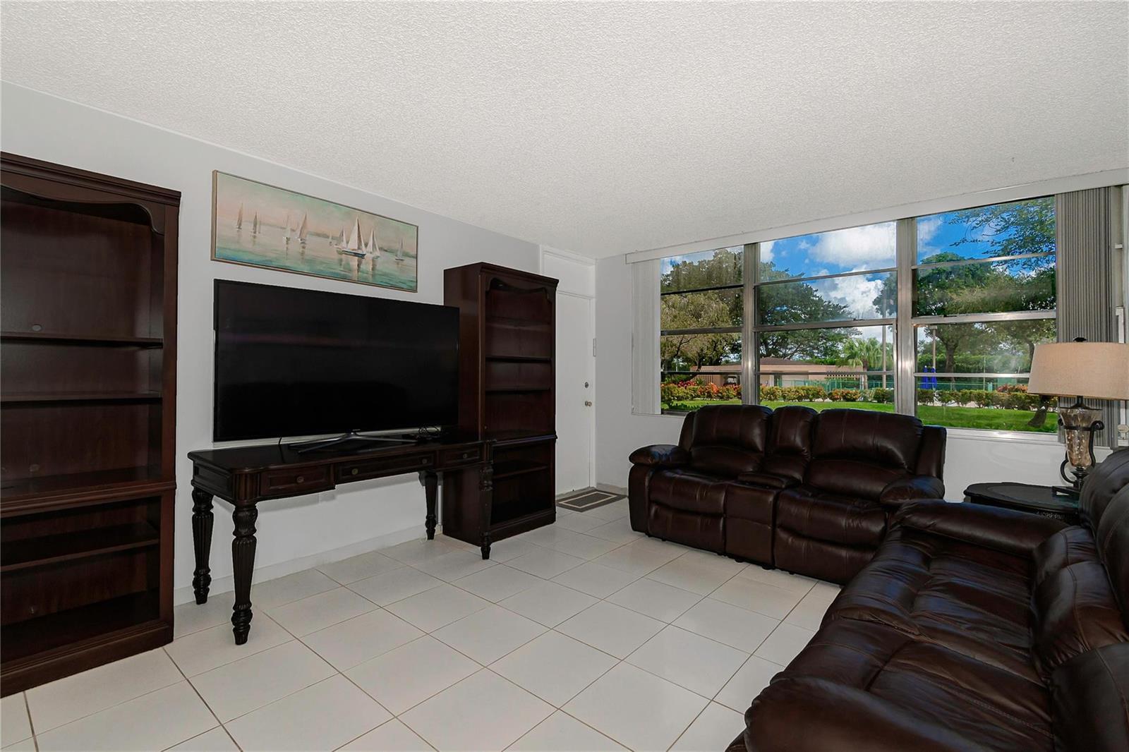1300 Saint Charles Pl Pembroke Pines # L20, Pembroke Pines FL 33026 photo 3