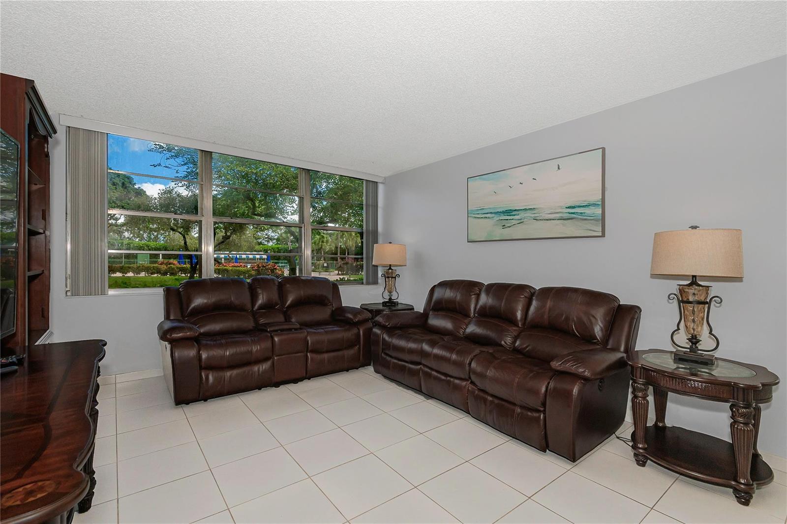 1300 Saint Charles Pl Pembroke Pines # L20, Pembroke Pines FL 33026 photo 4
