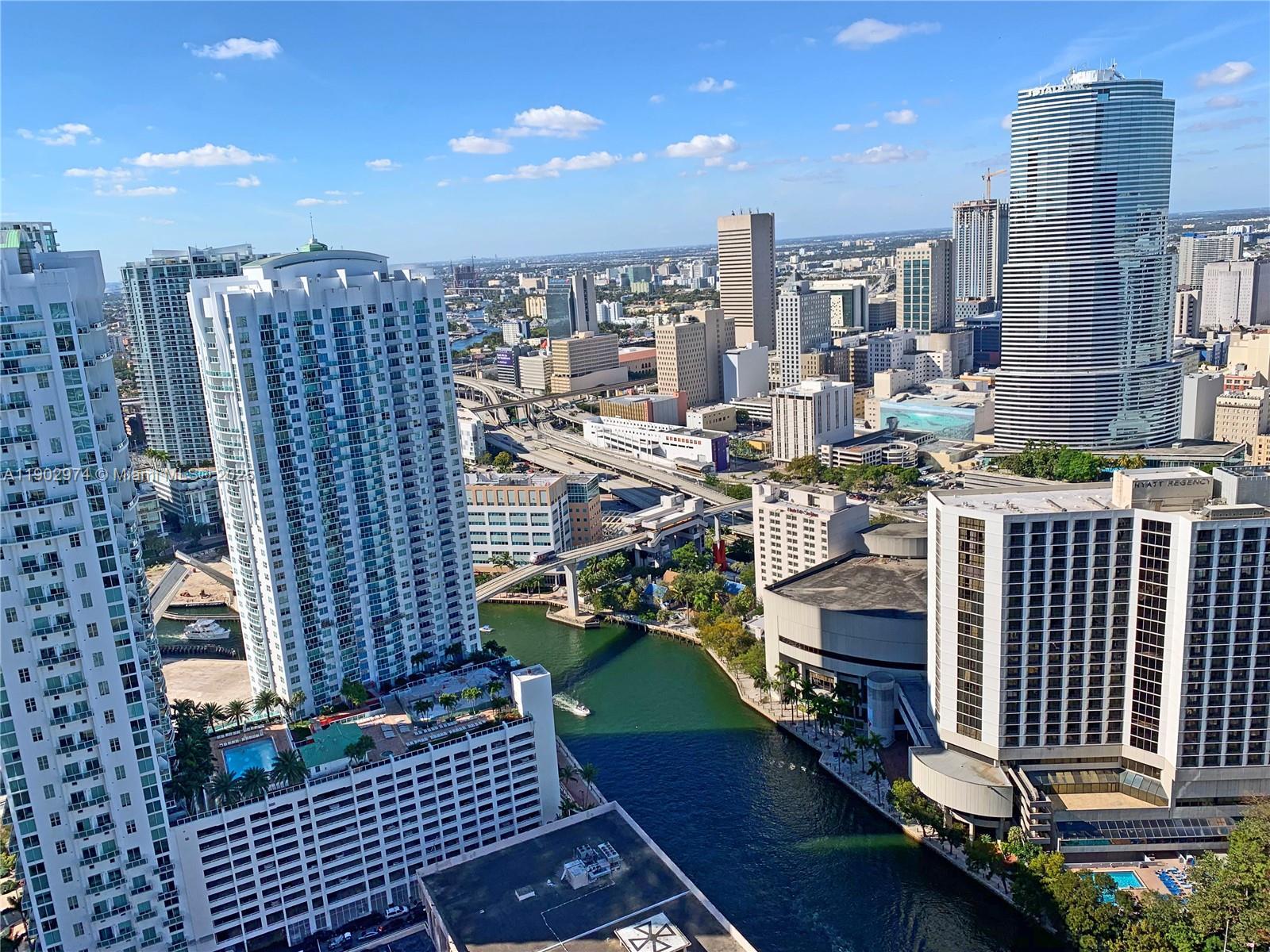 Miami, FL 33131 photo 2