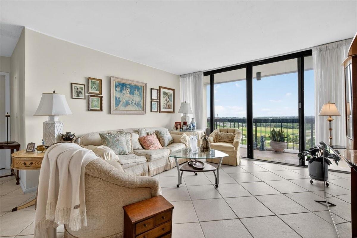 2425 Presidential Way # 1502, West Palm Beach FL 33401