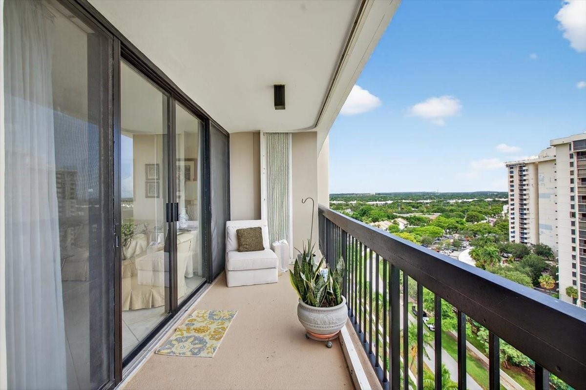 2425 Presidential Way # 1502, West Palm Beach FL 33401 photo 4