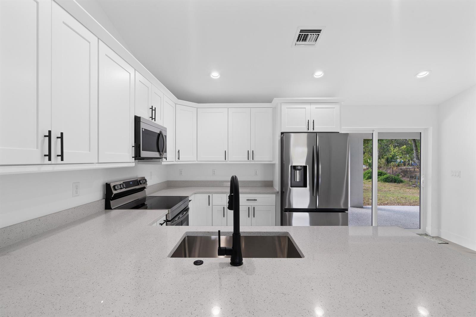 7542 NW 83rd Court, Okeechobee FL 34972 photo 5