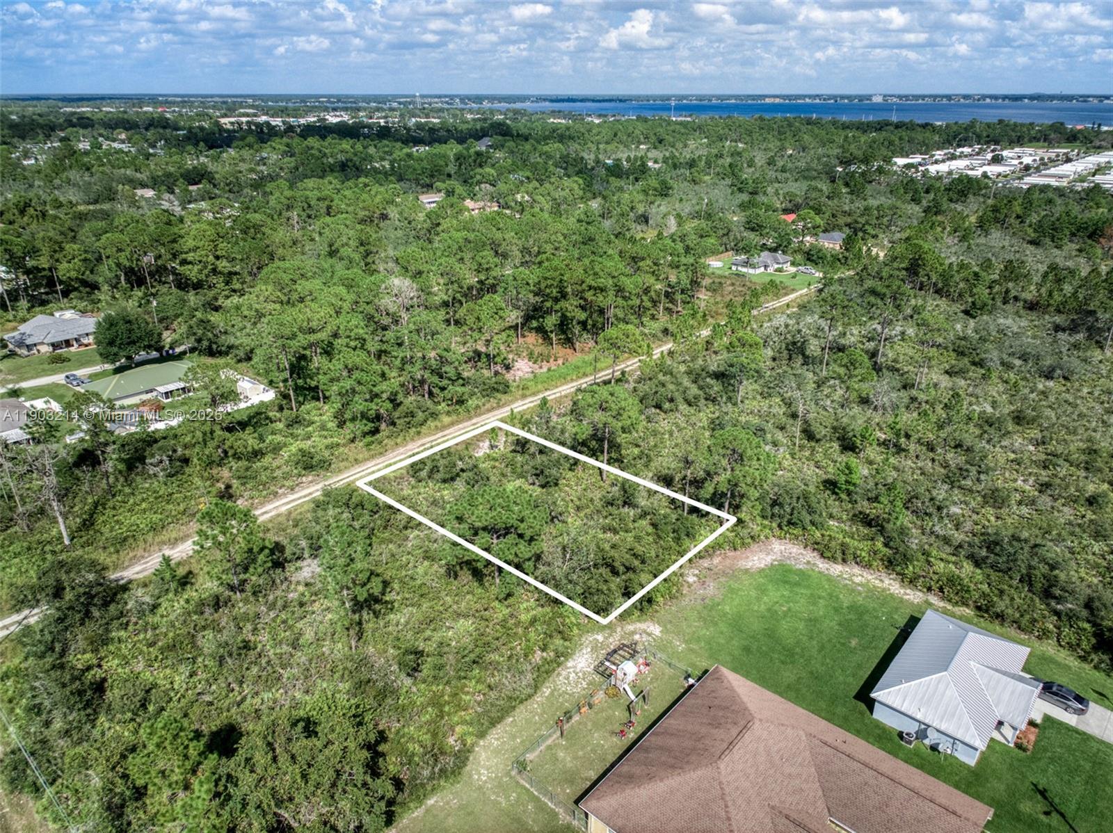 262 Oriole Avenue, Sebring FL 33870 photo 2