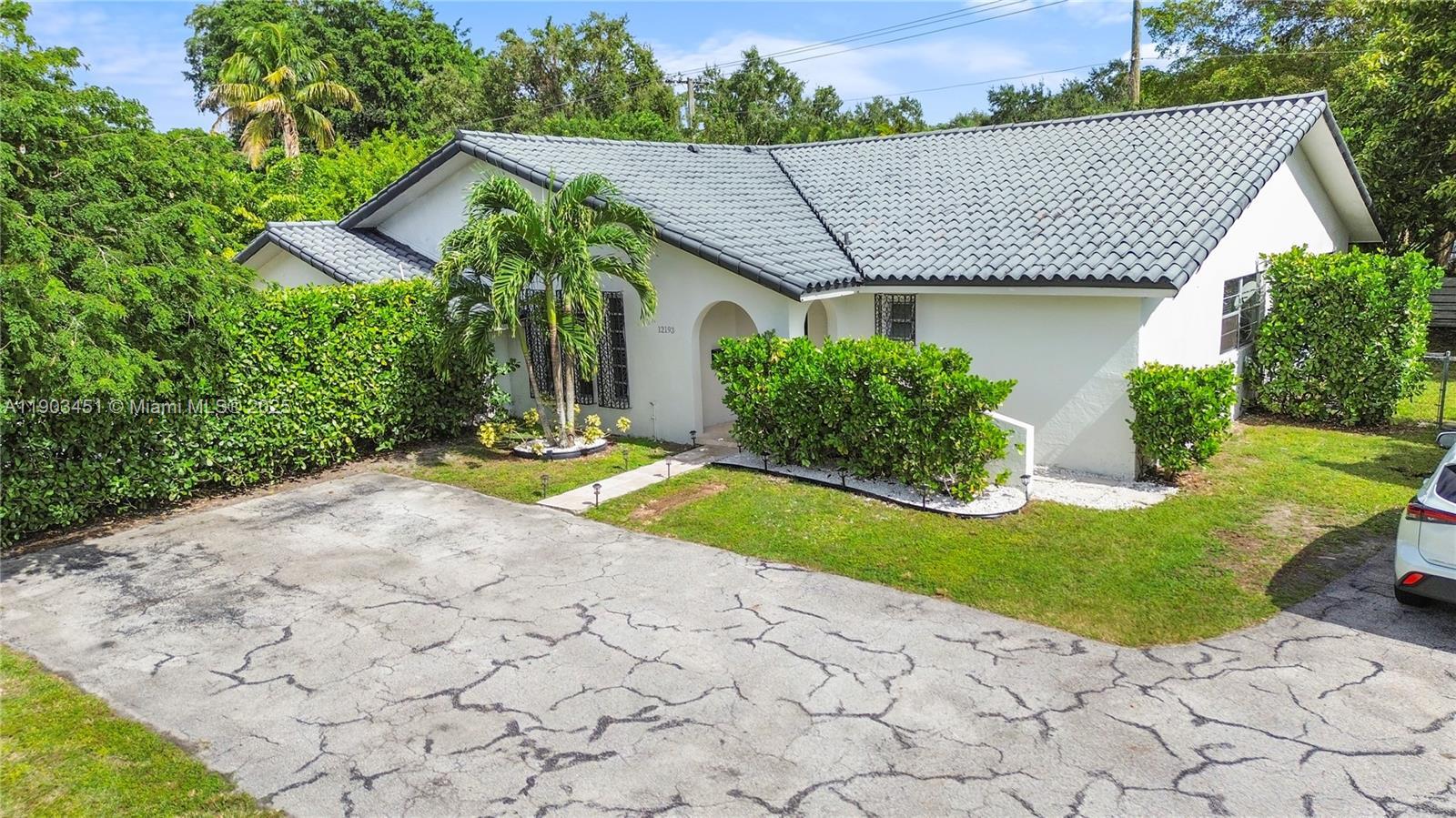 12193 SW 82nd Ave, Pinecrest FL 33156 photo 2