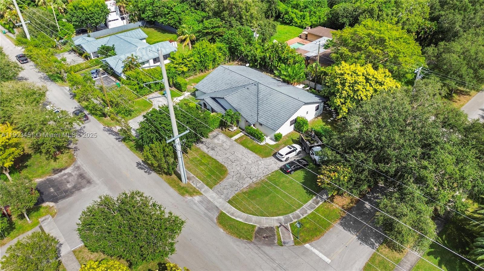 12193 SW 82nd Ave, Pinecrest FL 33156 photo 3