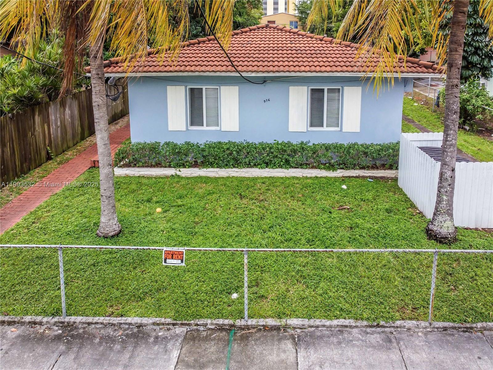 976 NW 6th St, Miami FL 33136